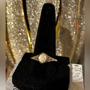 10K Yellow Gold Oval Signet Ring with Rope Detail, Fluting, and Tapered Shank